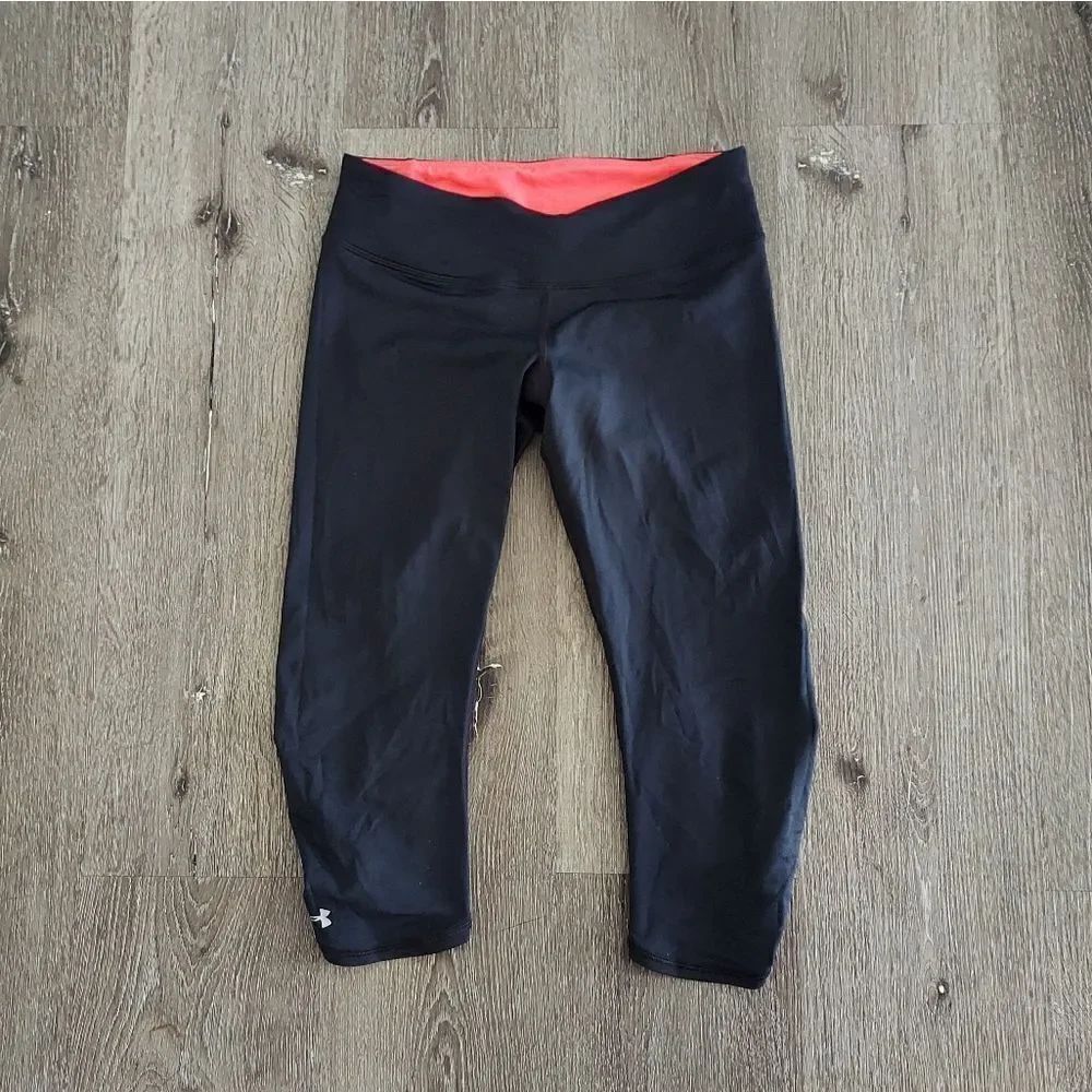 Under Armour Women's Black Compression HEATGEAR Cropped Leggings Size Medium